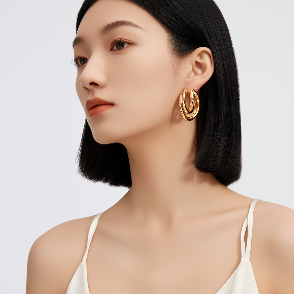 JUSTOP O-Ring Spiral Hoop Earrings - Editorial Model