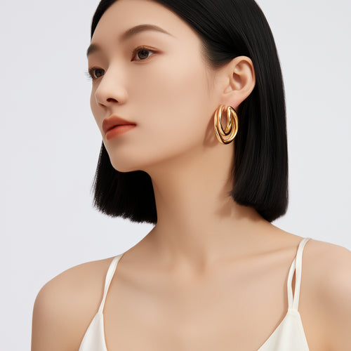 JUSTOP O-Ring Spiral Hoop Earrings - Editorial Model